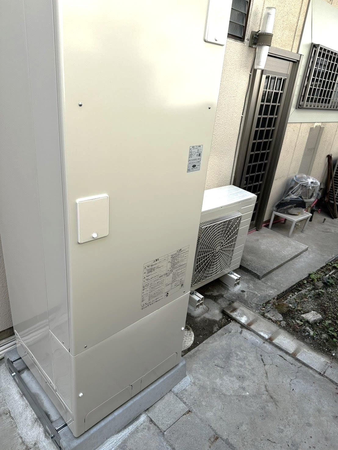 【ガス給湯器2台→エコキュート1台へ】水圧の不安を解消した省エネリフォーム事例｜工期1日 画像