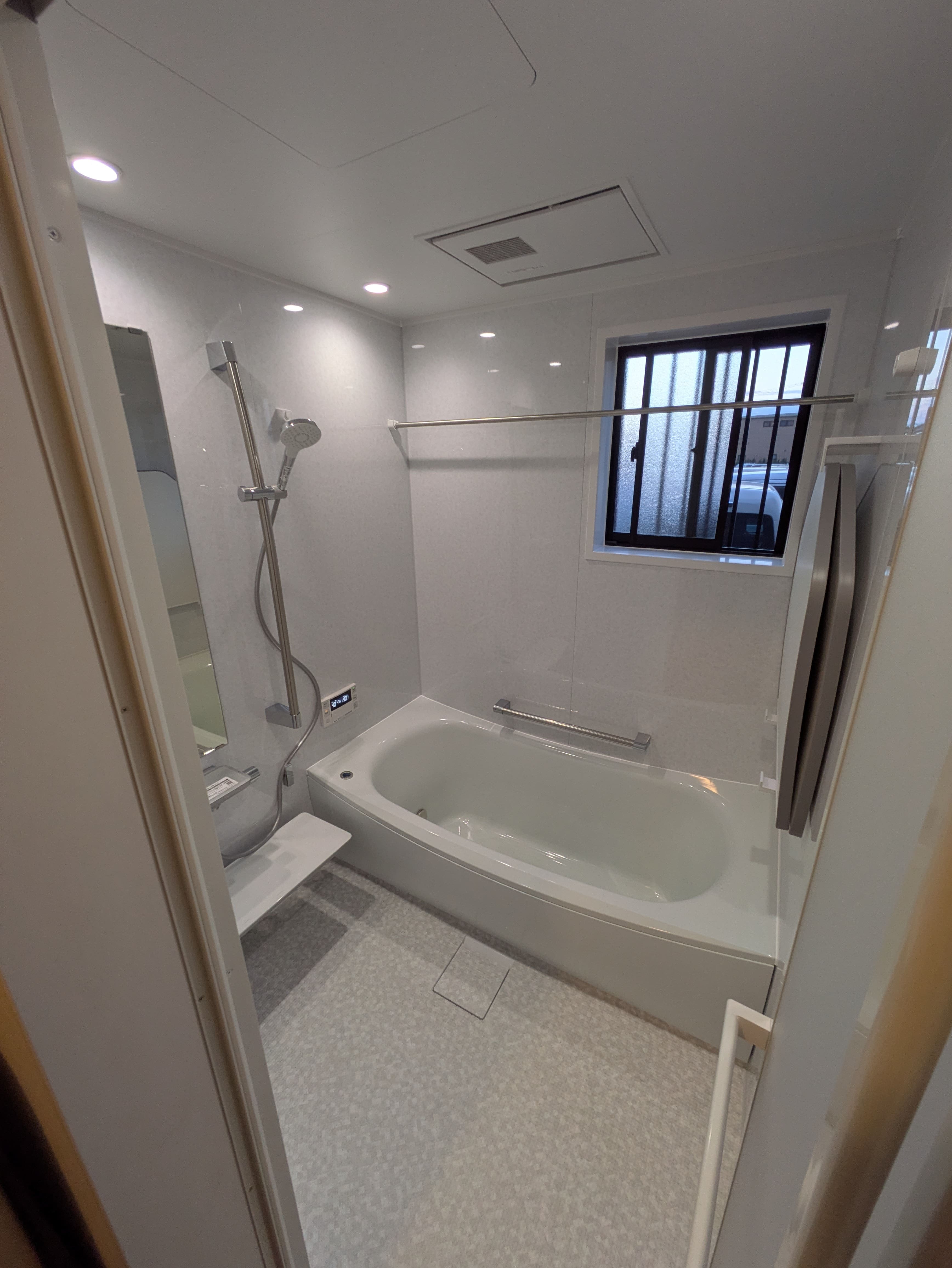 内窓設置で断熱効果アップ。快適浴室リフォーム アイキャッチ画像