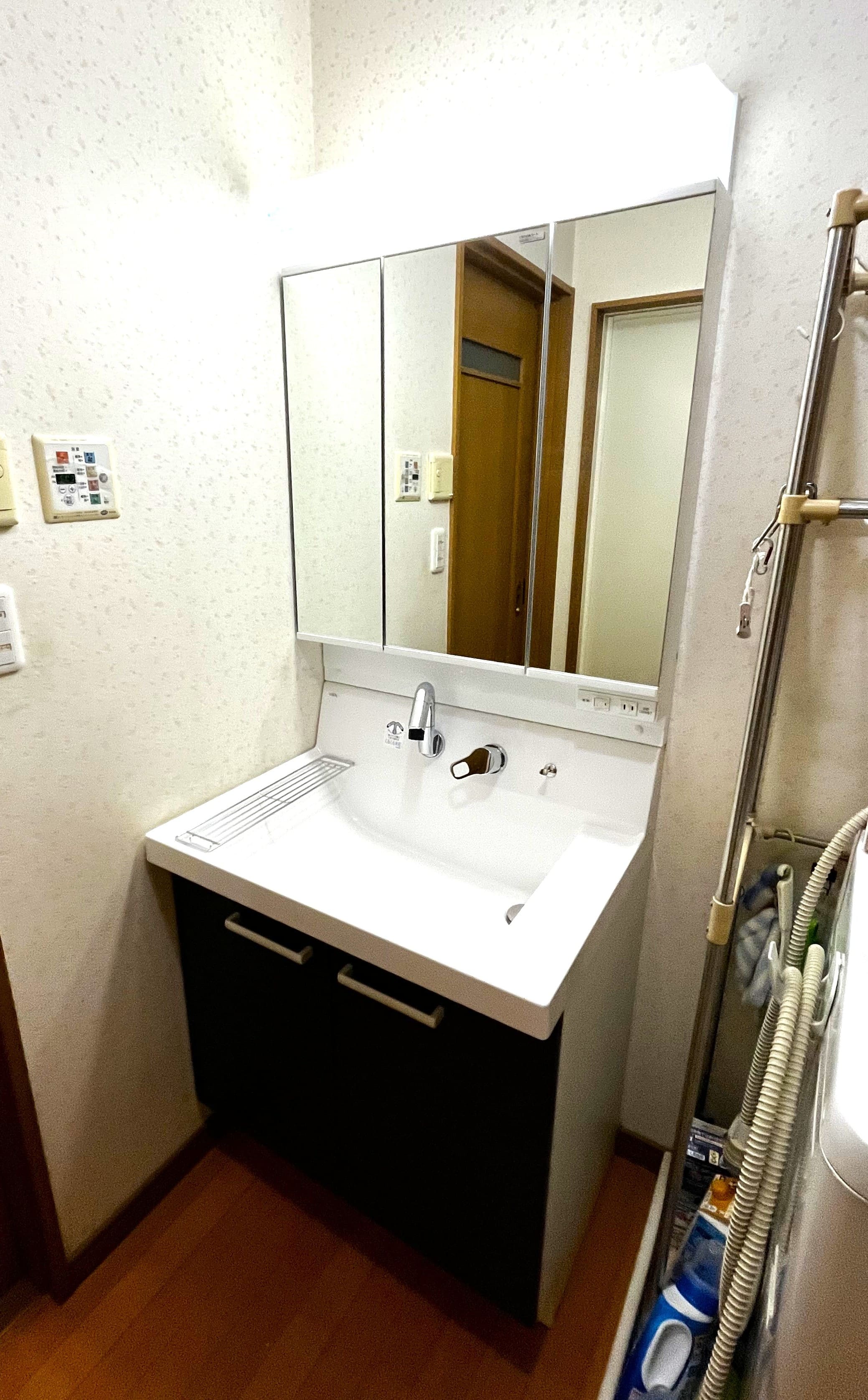 シンプルフォーム　洗面化粧台の取替 アイキャッチ画像