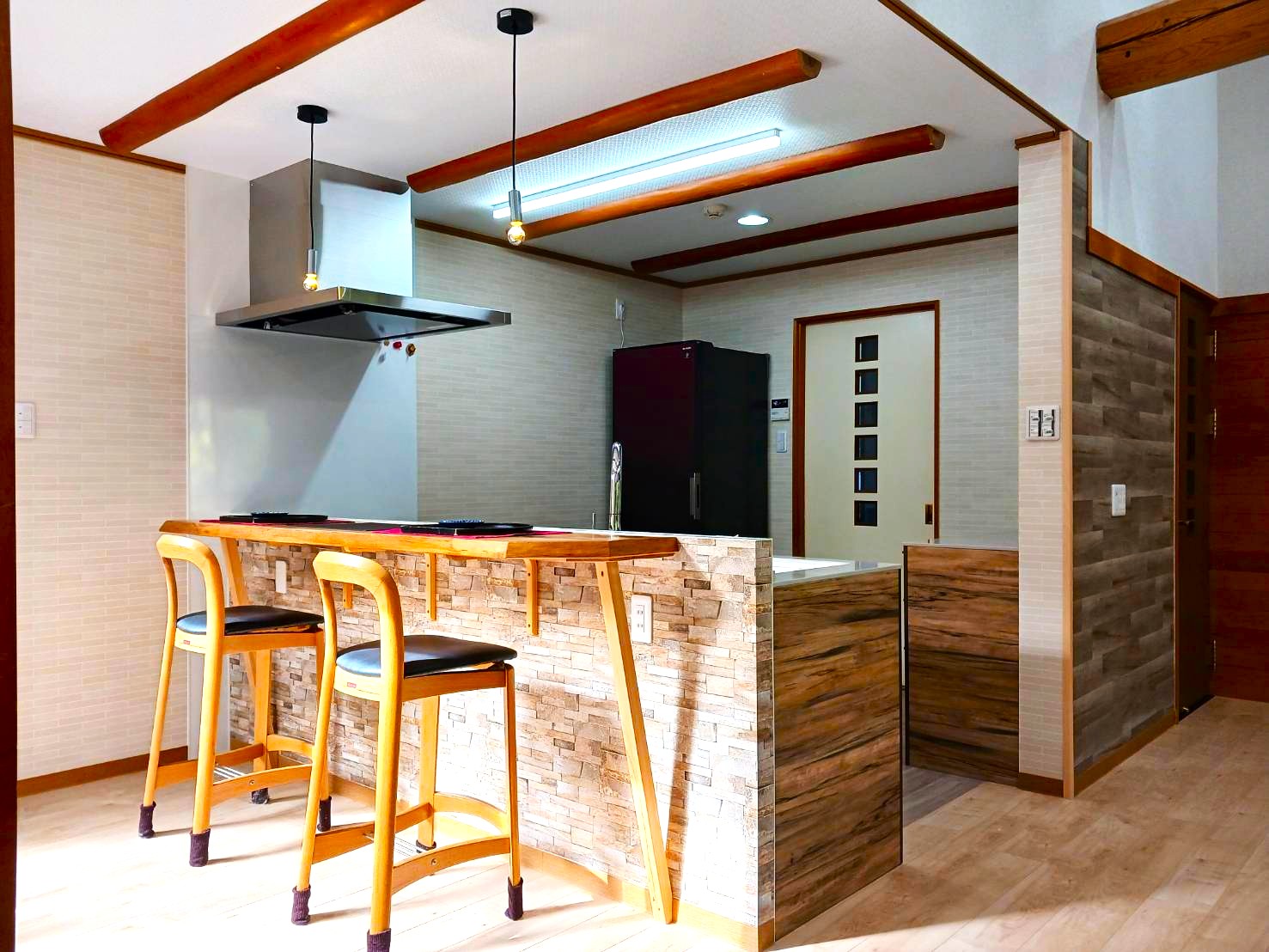 ぬくもりのある開放的なキッチン アイキャッチ画像