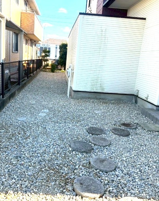 お手入れいらずのすっきりお庭 アイキャッチ画像